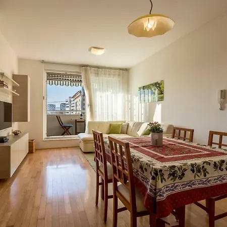 Split Central Apartment,Free Private Parking Apartamento Split
