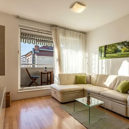 Split Central Apartment,Free Private Parking