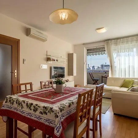 Split Central Apartment,Free Private Parking